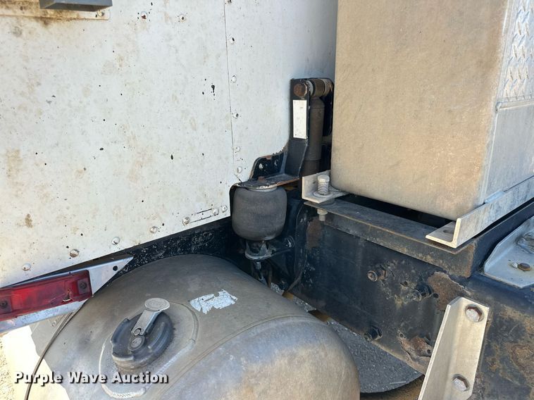 image for item ER1054 1998 Peterbilt 379 semi truck