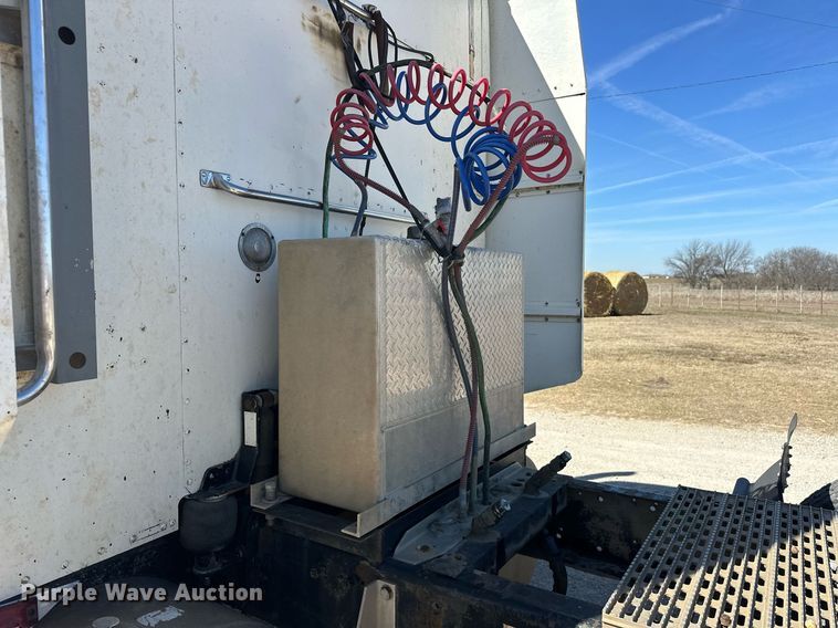 image for item ER1054 1998 Peterbilt 379 semi truck