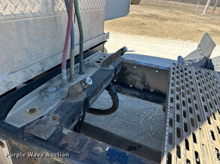 image for item ER1054 1998 Peterbilt 379 semi truck