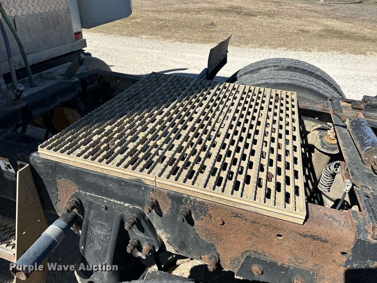 image for item ER1054 1998 Peterbilt 379 semi truck