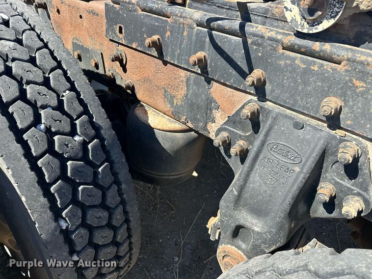 image for item ER1054 1998 Peterbilt 379 semi truck