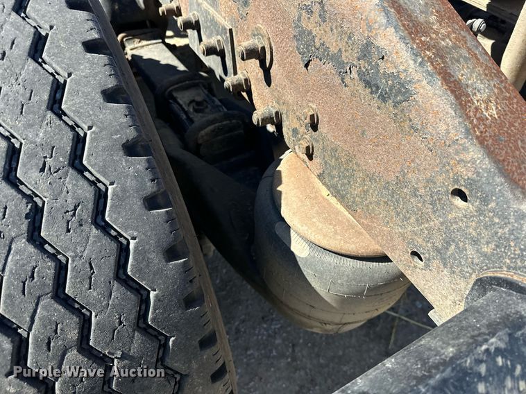 image for item ER1054 1998 Peterbilt 379 semi truck