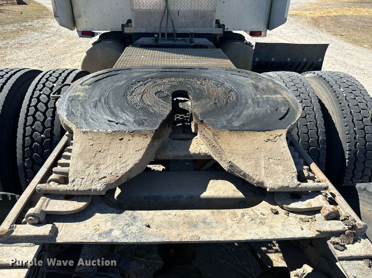 image for item ER1054 1998 Peterbilt 379 semi truck