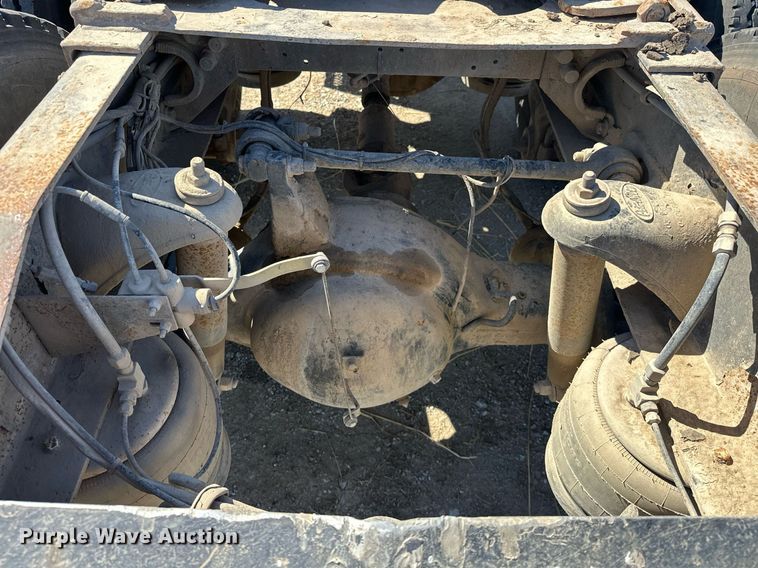 image for item ER1054 1998 Peterbilt 379 semi truck