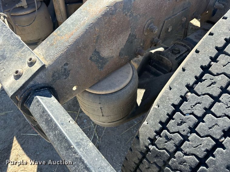 image for item ER1054 1998 Peterbilt 379 semi truck