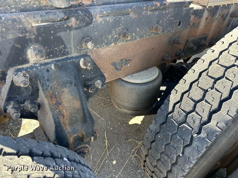 image for item ER1054 1998 Peterbilt 379 semi truck