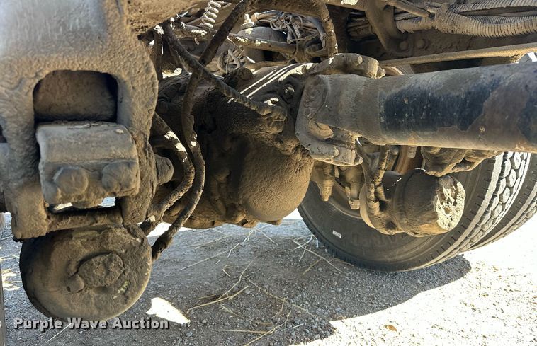 image for item ER1054 1998 Peterbilt 379 semi truck