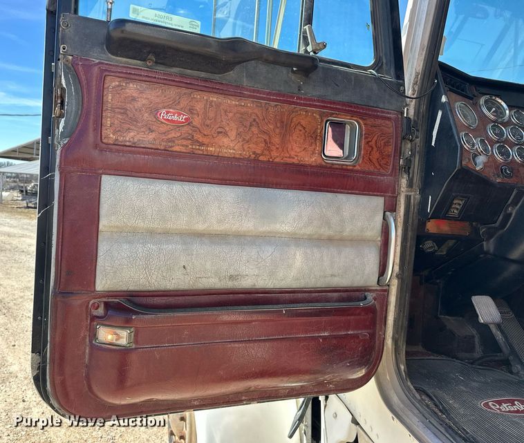 image for item ER1054 1998 Peterbilt 379 semi truck