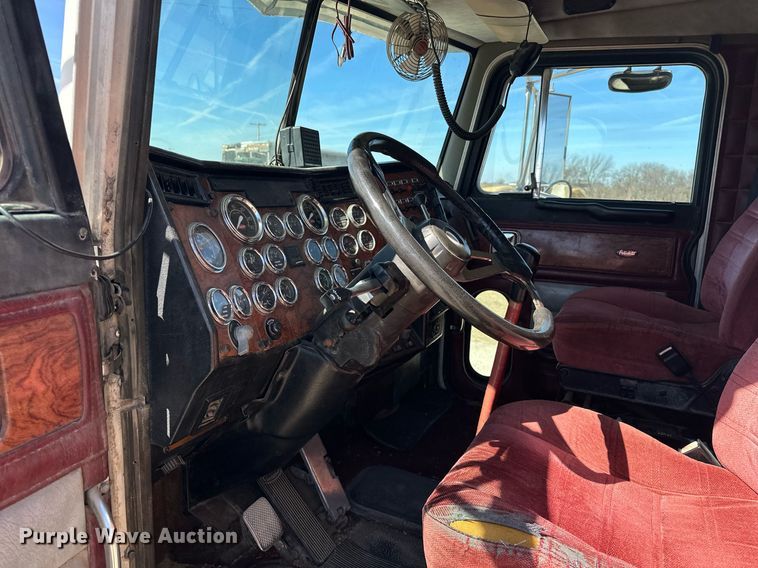 image for item ER1054 1998 Peterbilt 379 semi truck