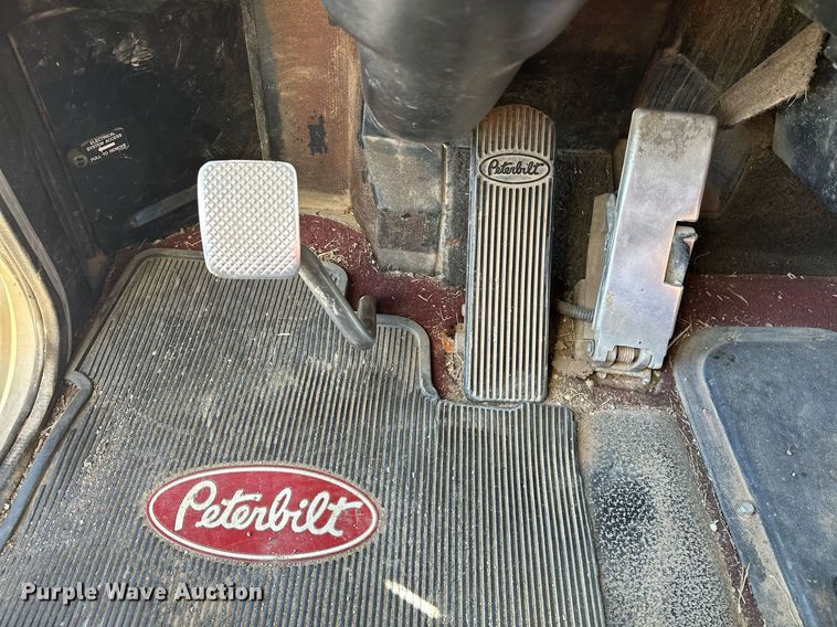 image for item ER1054 1998 Peterbilt 379 semi truck