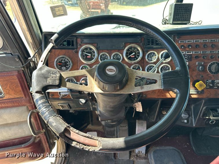 image for item ER1054 1998 Peterbilt 379 semi truck