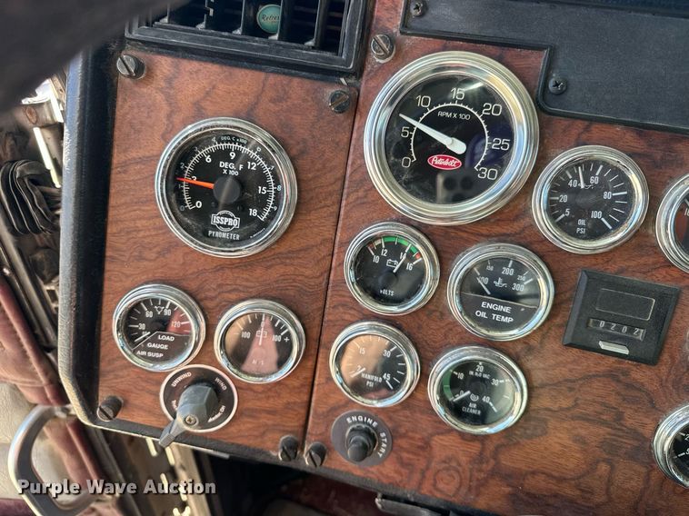 image for item ER1054 1998 Peterbilt 379 semi truck