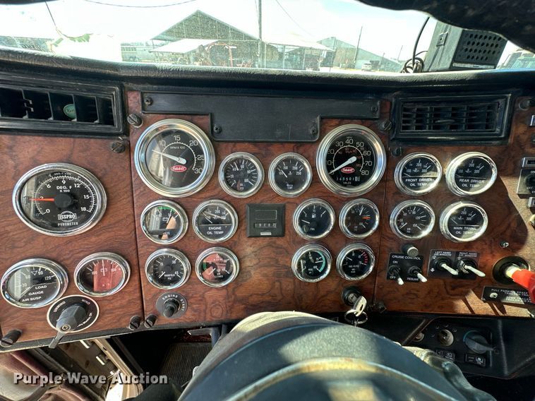 image for item ER1054 1998 Peterbilt 379 semi truck