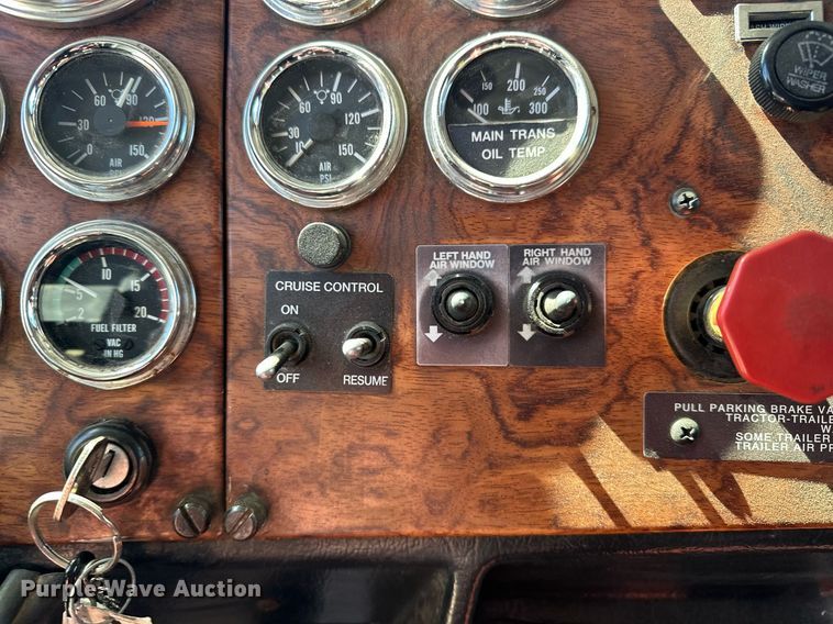 image for item ER1054 1998 Peterbilt 379 semi truck