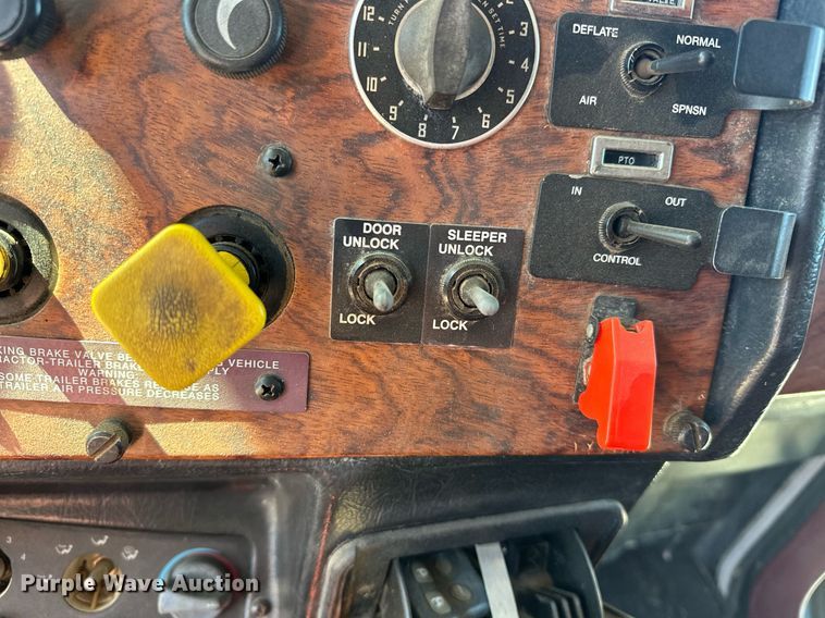 image for item ER1054 1998 Peterbilt 379 semi truck