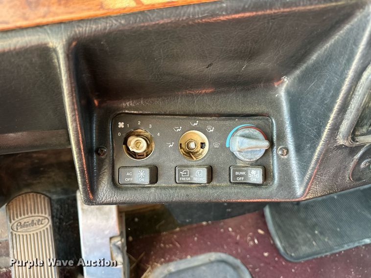 image for item ER1054 1998 Peterbilt 379 semi truck