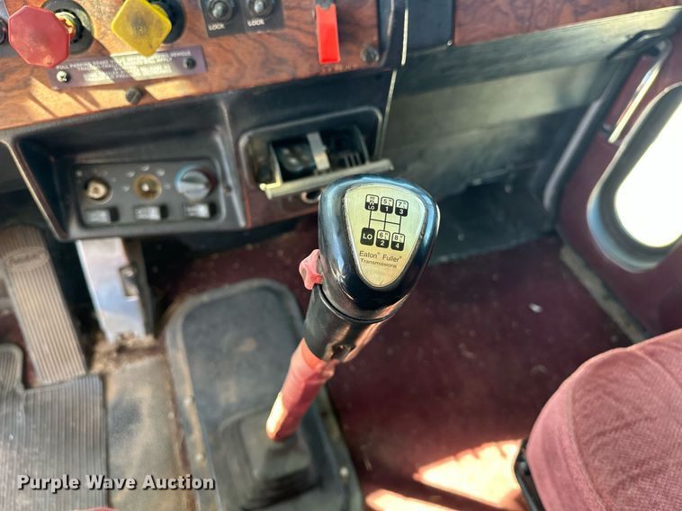 image for item ER1054 1998 Peterbilt 379 semi truck