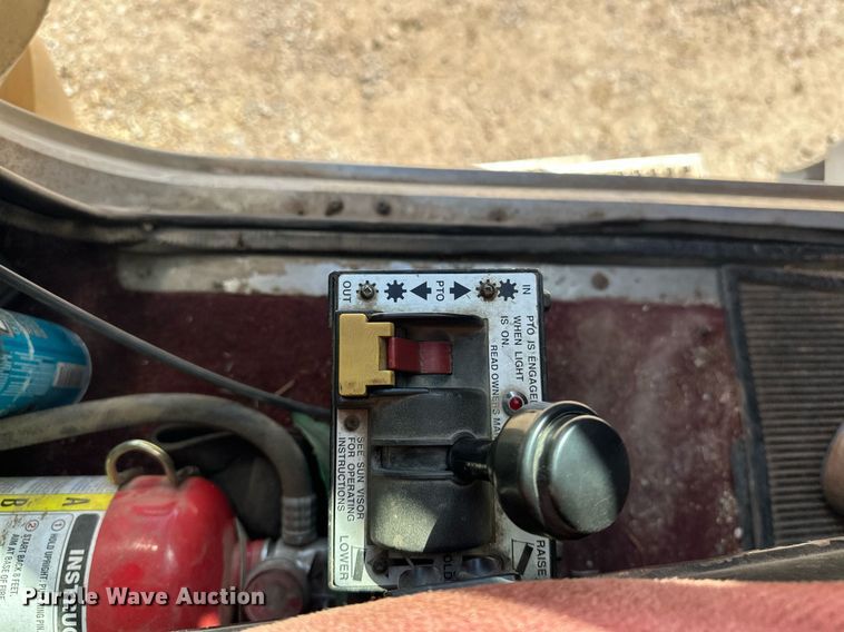 image for item ER1054 1998 Peterbilt 379 semi truck