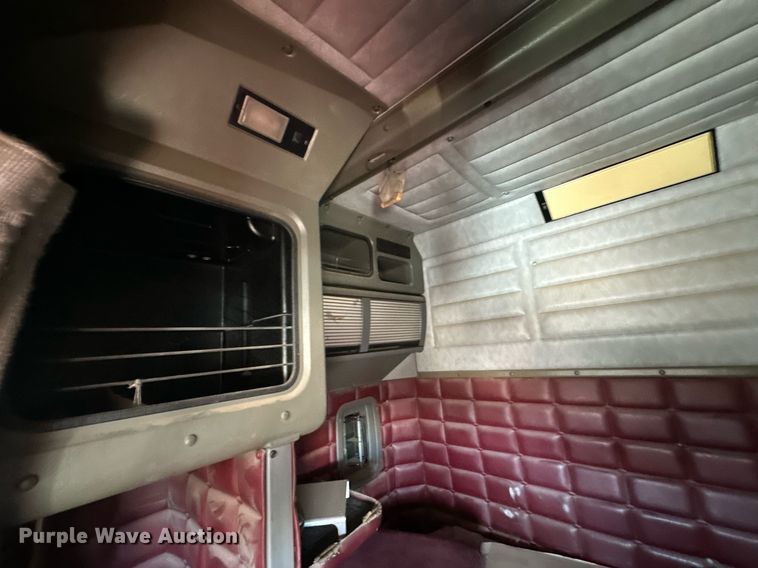 image for item ER1054 1998 Peterbilt 379 semi truck