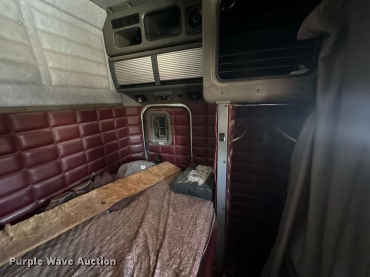 image for item ER1054 1998 Peterbilt 379 semi truck