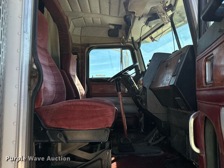 image for item ER1054 1998 Peterbilt 379 semi truck