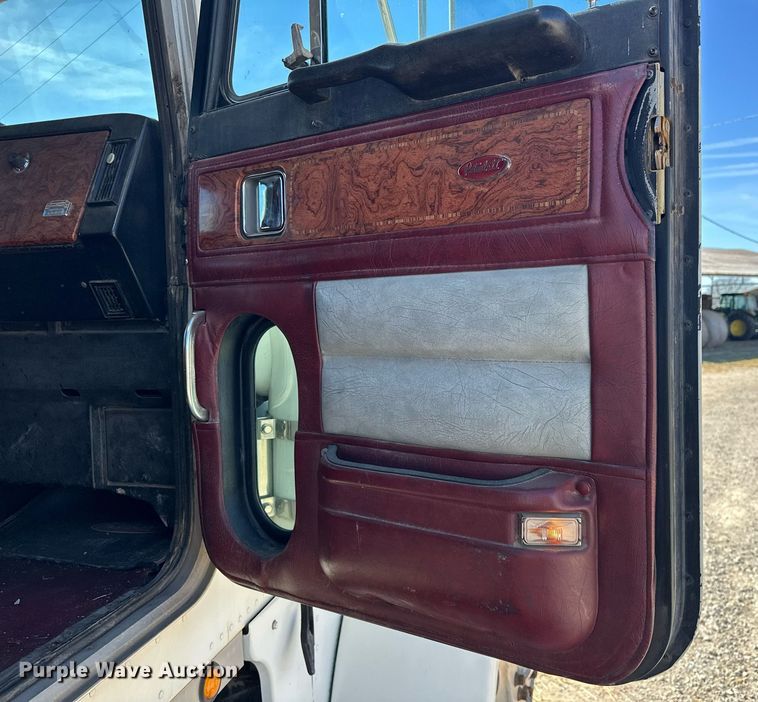 image for item ER1054 1998 Peterbilt 379 semi truck