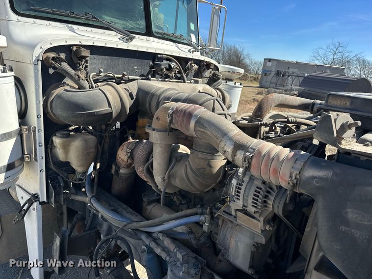 image for item ER1054 1998 Peterbilt 379 semi truck
