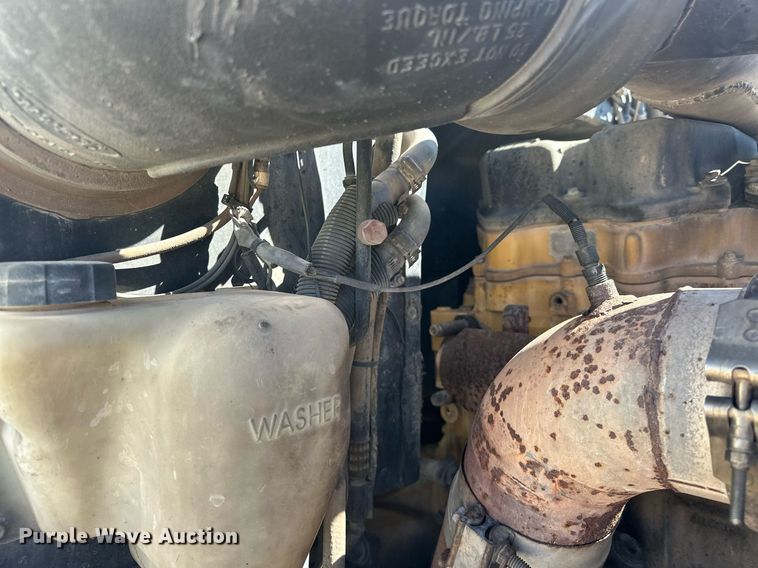 image for item ER1054 1998 Peterbilt 379 semi truck