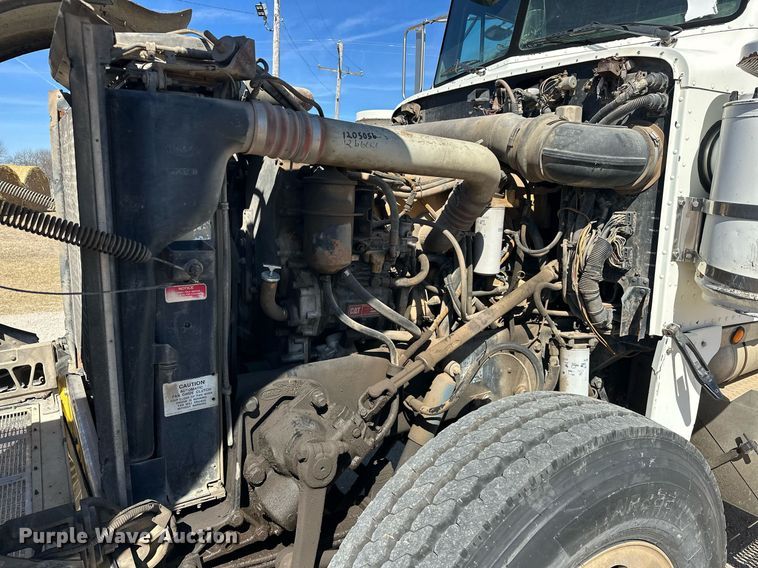 image for item ER1054 1998 Peterbilt 379 semi truck