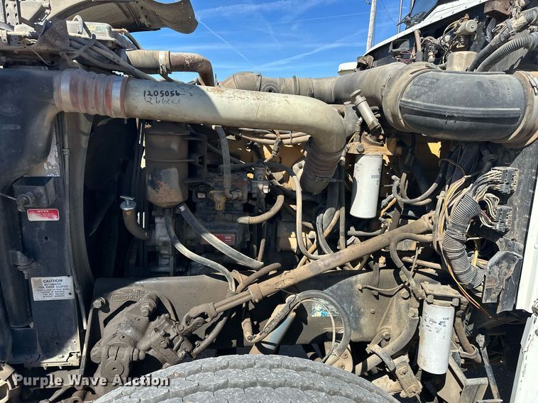 image for item ER1054 1998 Peterbilt 379 semi truck