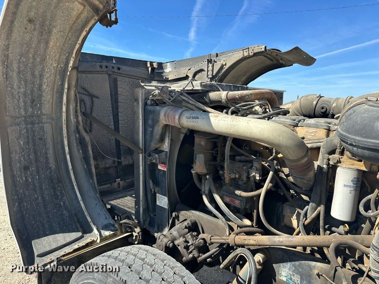 image for item ER1054 1998 Peterbilt 379 semi truck