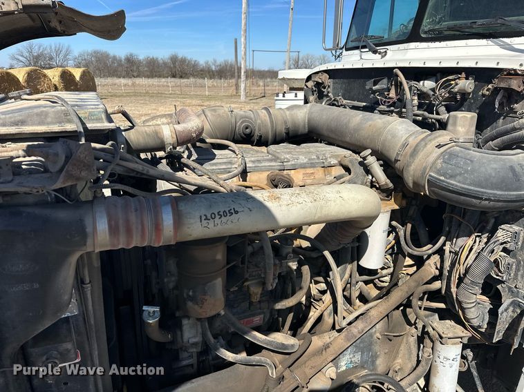 image for item ER1054 1998 Peterbilt 379 semi truck