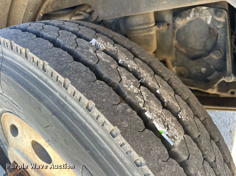 image for item ER1054 1998 Peterbilt 379 semi truck