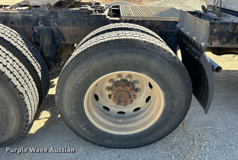 image for item ER1054 1998 Peterbilt 379 semi truck