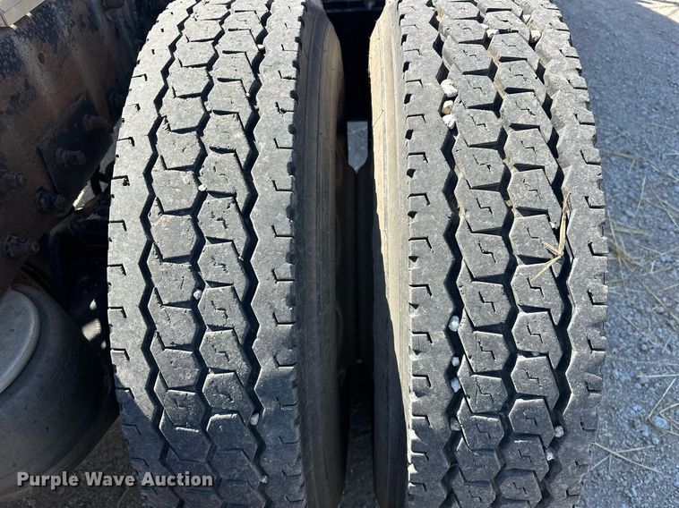 image for item ER1054 1998 Peterbilt 379 semi truck