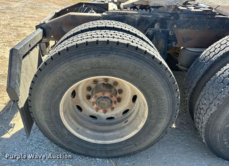 image for item ER1054 1998 Peterbilt 379 semi truck