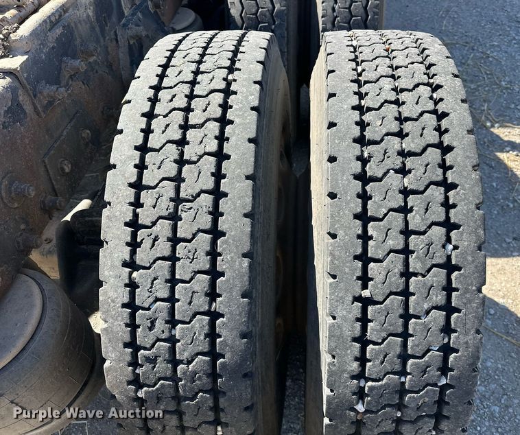 image for item ER1054 1998 Peterbilt 379 semi truck