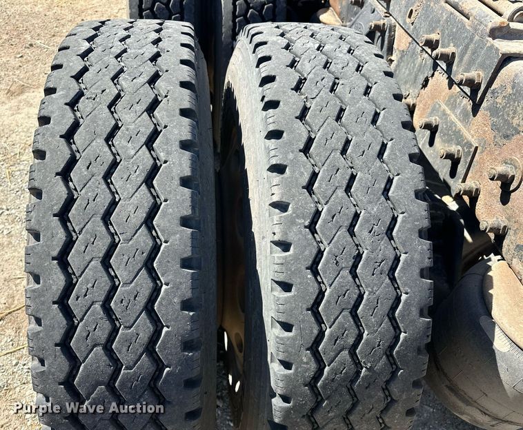 image for item ER1054 1998 Peterbilt 379 semi truck