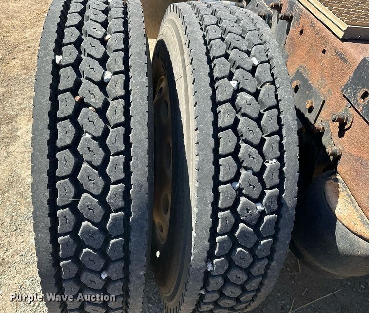 image for item ER1054 1998 Peterbilt 379 semi truck