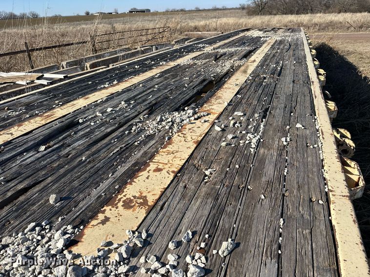 image for item ER1059 1987 Alloy flatbed trailer