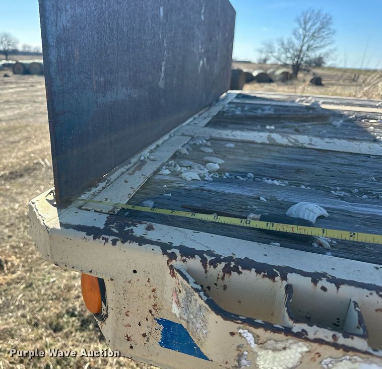 image for item ER1059 1987 Alloy flatbed trailer