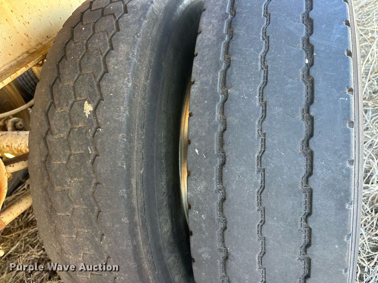 image for item ER1059 1987 Alloy flatbed trailer