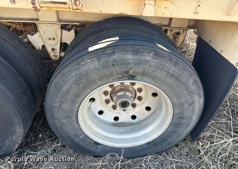 image for item ER1059 1987 Alloy flatbed trailer