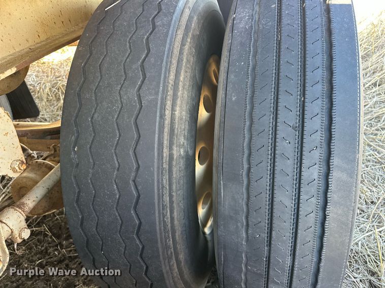 image for item ER1059 1987 Alloy flatbed trailer