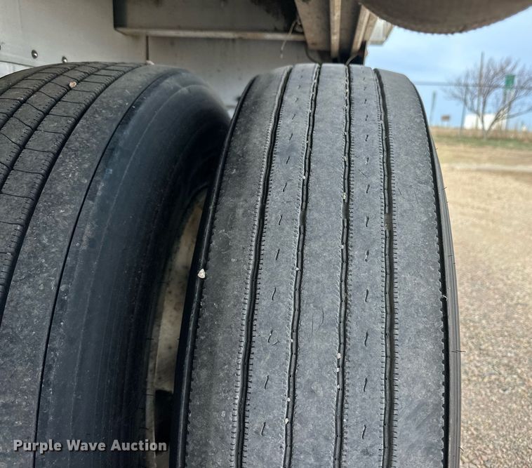 image for item ER8905 2017 Great Dane FXP-0024-00048 flatbed trailer