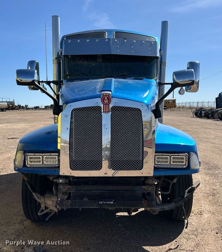 image for item ER8935 1993 Kenworth T600 semi truck