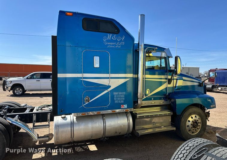 image for item ER8935 1993 Kenworth T600 semi truck