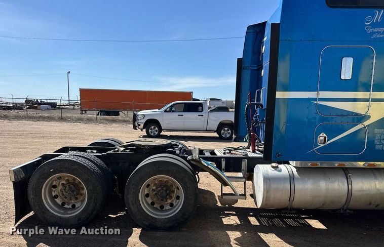 image for item ER8935 1993 Kenworth T600 semi truck