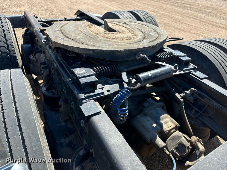 image for item ER8935 1993 Kenworth T600 semi truck