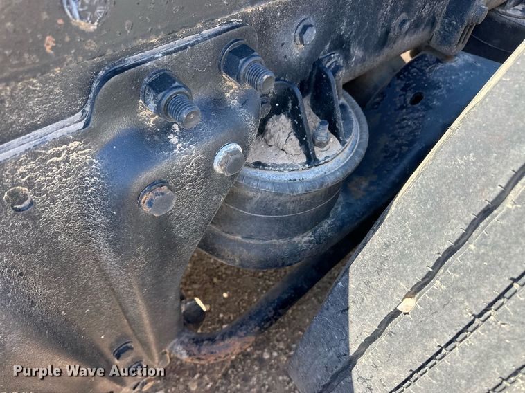 image for item ER8935 1993 Kenworth T600 semi truck